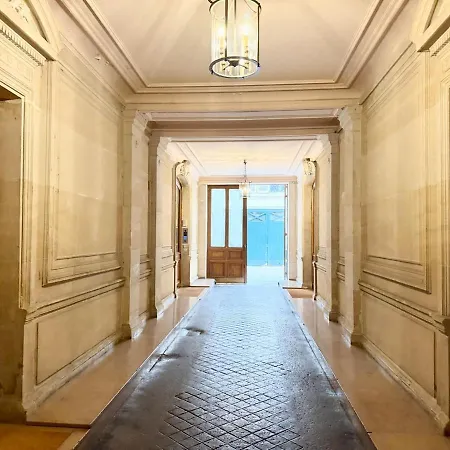 Elegant Haussmann-style Avenue Kleber
