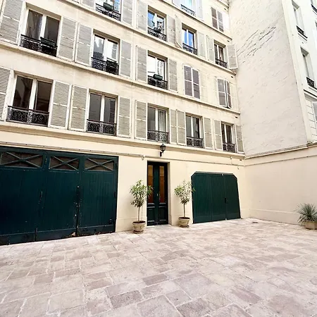 Elegant Haussmann-style Avenue Kleber Apartment Paris