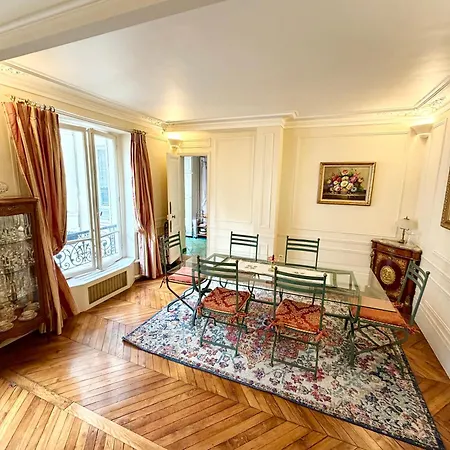 Elegant Haussmann-style Avenue Kleber *