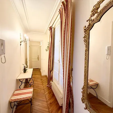 Elegant Haussmann-style Avenue Kleber Paříž